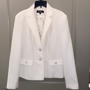 ✨ Lovely white blazer